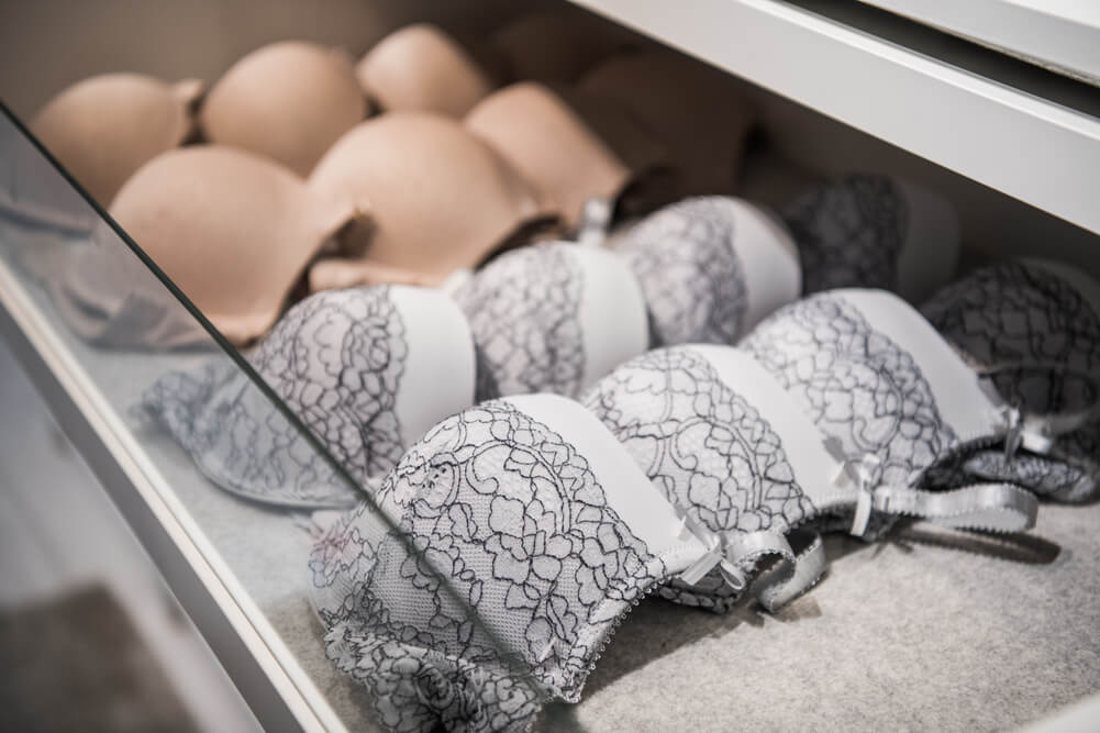 Pierwszy stanik dla dziewczynki - jak go dobrać i kiedy kupić?