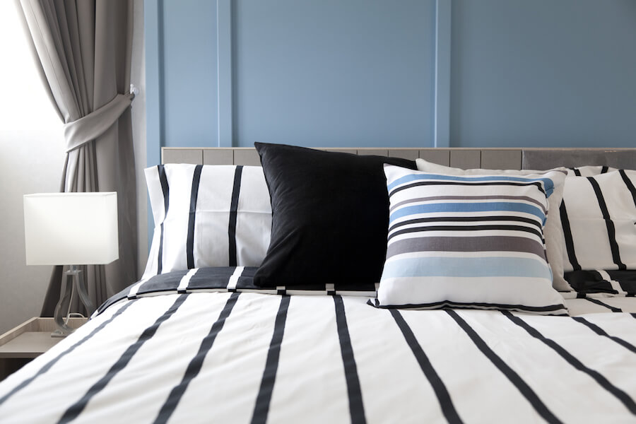 Pościel, której nie trzeba prasować. Z jakiego materiału wybrać pościel, która się nie gniecie?