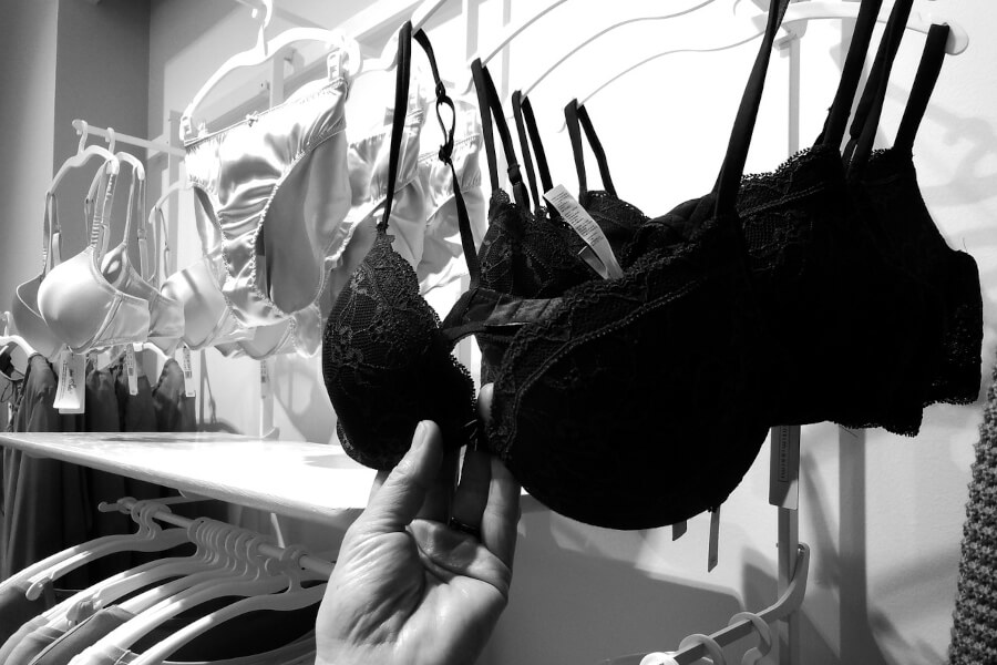 Jak podnieść biust? Sprawdzone metody i triki dla każdej kobiety